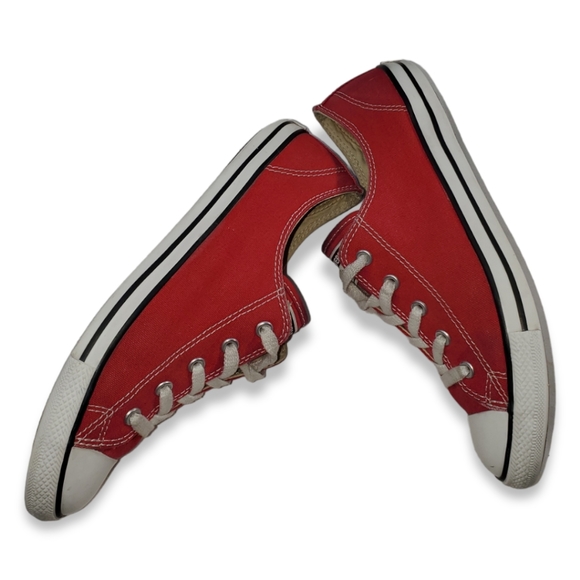 Chuck Taylor All Star Classic Size 8 Women's - Picture 3 of 6